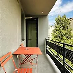 Prime - Powered By Neo - Private Parking Apartment