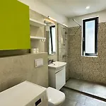 Prime - Powered By Neo - Private Parking Apartment *