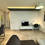 Prime - Powered By Neo - Private Parking Apartment *