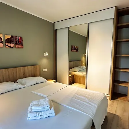 Prime - Powered By Neo - Private Parking Apartment