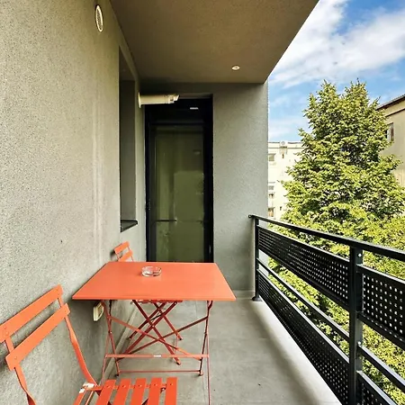 Prime - Powered By Neo - Private Parking Apartment