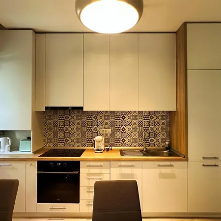 Prime - Powered By Neo - Private Parking Apartment *