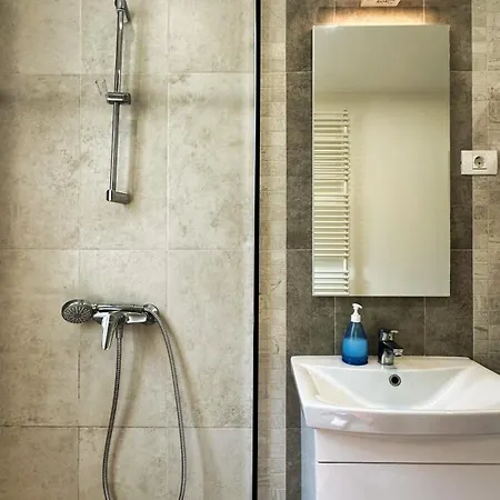 Prime - Powered By Neo - Private Parking Apartment *