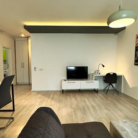 Prime - Powered By Neo - Private Parking Apartment *