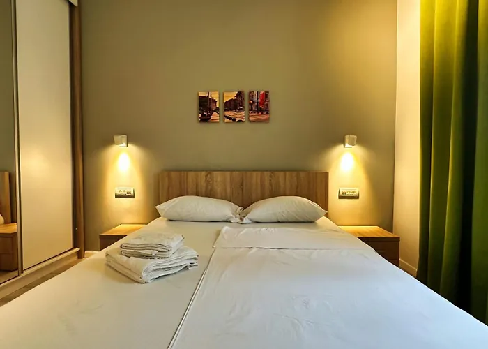 Prime - Powered By Neo - Private Parking Apartment