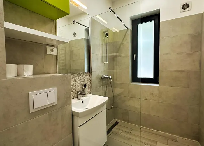 Prime - Powered By Neo - Private Parking Apartment *