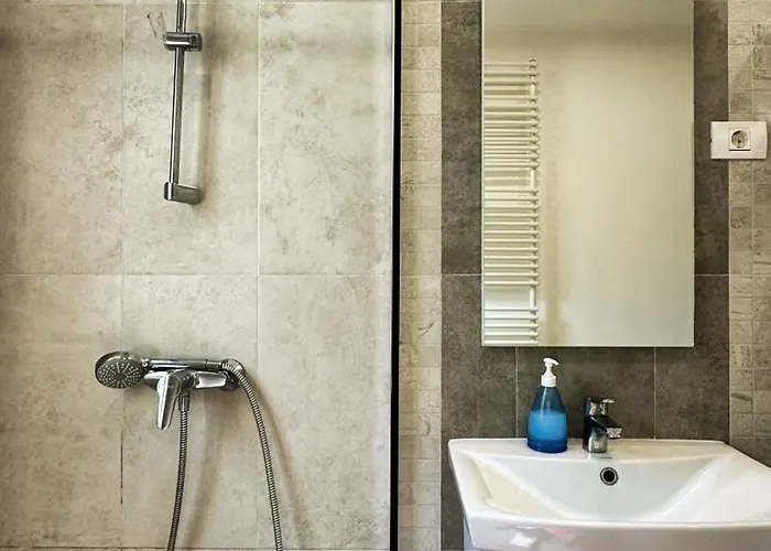 Prime - Powered By Neo - Private Parking Apartment *