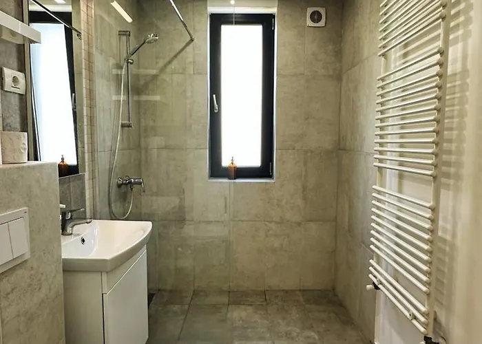 Prime - Powered By Neo - Private Parking Apartment