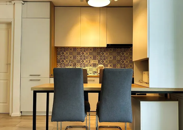 Prime - Powered By Neo - Private Parking Apartment