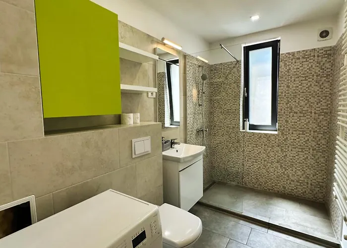 Prime - Powered By Neo - Private Parking Apartment *